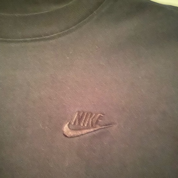 Cropped Nike T-shirt - Picture 2 of 3